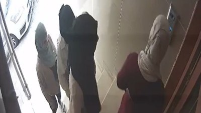 İstanbul'da kadın hırsızlar girdikleri daireden makyaj malzemesi çaldı
