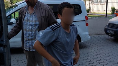 Samsun'da 15 yaşındaki çocuktan yan baktın kavgası! Parkta bir kişiyi bıçakladı
