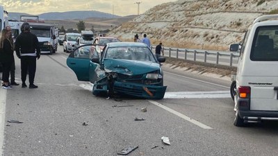 Ankara'da babasını sollamak isteyen şahıs kazaya neden oldu: 6 yaralı
