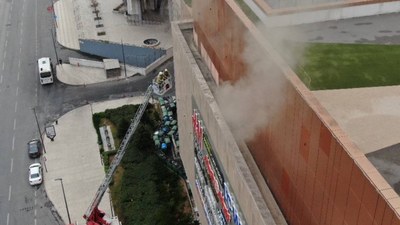İstanbul Maltepe'de AVM'de yangın çıktı