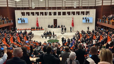 Cumhurbaşkanı Erdoğan Meclis'e gelince CHP ve HDP ayağa kalkmadı