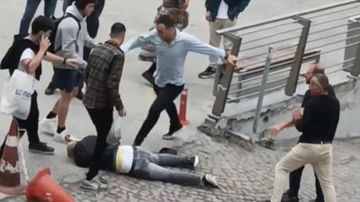 İstanbul'da ev sahibi baba-oğul, kiracılarını öldüresiye darbetti: O anlar kamerada