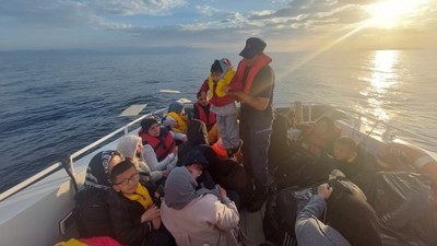Balıkesir'de Yunanistan unsurlarınca geri itilen düzensiz göçmenler kurtarıldı