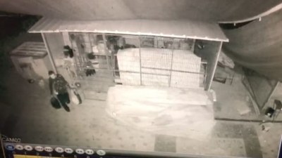 Malatya'da depremzede esnafın konteyner dükkanı soyuldu