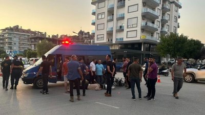 Antalya'da jandarma aracı ile motosiklet çarpıştığı kazada 1 kişi yaralandı