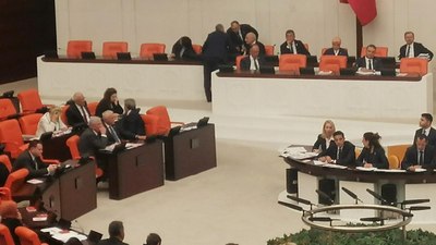 TBMM Genel Kurulu'nda Saadet Partili ve Gelecek Partili vekillerin 'yer' krizi