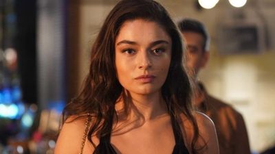 Ayça Ayşin Turan bozkırda cesur pozlarıyla dumur etti! 