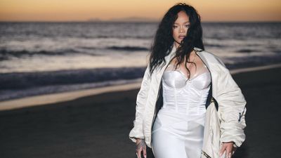 Bu isimlerin vücutları değerli! Göğüslerini, bacaklarını ve gülüşlerini sigortalatan ünlüler...