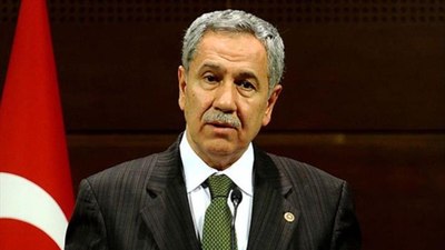 Hamas'ı eleştiren Bülent Arınç, ofisinde gerçekleştirilen eyleme tepki gösterdi