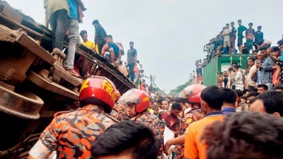 Bangladeş'te yük treni ile yolcu treni çarpıştı: 17 ölü