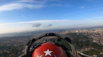 Türk Yıldızları’nın İstanbul semalarındaki gösterisi kokpit kamerasında