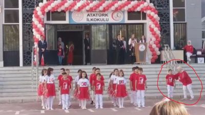 Afyonkarahisar'da 29 Ekim kutlamalarında bir öğrenci gösteriden ayrı tutuldu