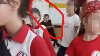 Afyonkarahisar'da okul gösterisinde dışlanan çocuğun provalarda da ayrı tutulduğu görüldü