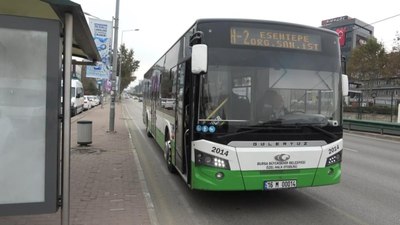 Bursa'da bir halk otobüsü şoförü 'Çok konuşuyorsunuz' diyerek yolcuları indirdi