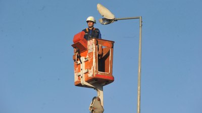 Bursa'da yerden 18 metre yükseklikte Ata'ya saygı duruşu