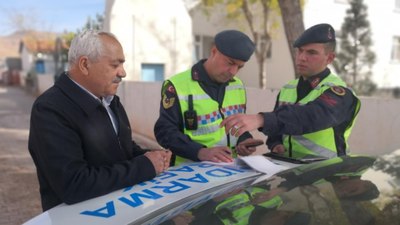 Aksaray'da ehliyetsiz, plakasız ve kasksız yakalanan motosiklet sürücüsünün isteği şaşırttı