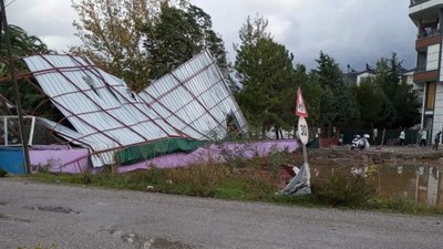 Muğla'da hortum ortalığı birbirine kattı: Büyük hasara yol açtı