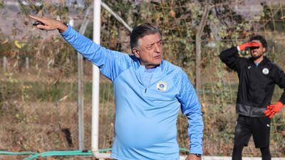 Yılmaz Vural'dan yabancı teknik direktör eleştirisi!