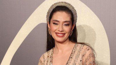 Neslihan Atagül camii ziyaret etti! O fotoğraf büyük beğeni topladı..