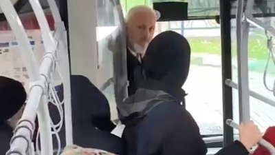 Bursa'da otobüs şoförüyle kadın yolcunun kavgası kamerada: 'Sen kimsin'
