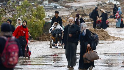 Acı dolu kareler: Gazzelilerin güneye göçü sürüyor