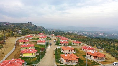 Hataylı depremzedeler için inşa edilen köy evleri havadan görüntülendi