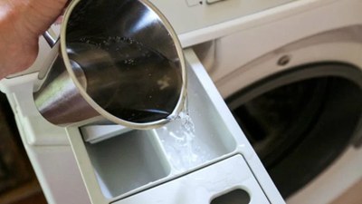 Çamaşır makinesine 1 çay bardağı atın, kireçten eser kalmayacak