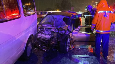 Kocaeli'de zincirleme trafik kazası: 1 ölü, 5 yaralı