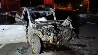 Gaziantep'te otomobil ve 2 tır kazaya karıştı: 1 ölü 1 ağır yaralı
