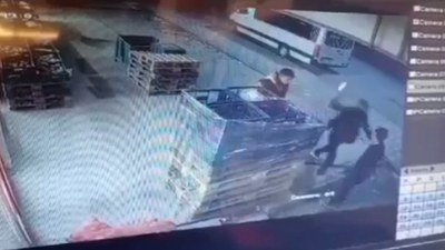 Ankara'da çocuktan satırlı saldırı: Market çalışanını yaraladı