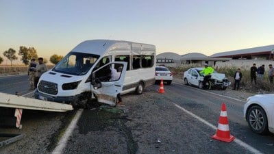 Şanlıurfa'da öğretmenleri taşıyan servis aracı kaza yaptı: 15 yaralı