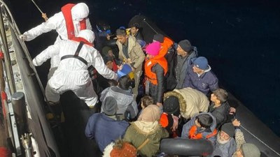 Balıkesir açıklarında 48 göçmen yakalandı