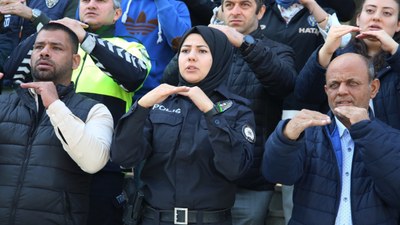 Hatay’da Türk polisi işaret diliyle İstiklal Marşı'nı okudu