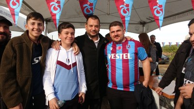 Ertuğrul Doğan, Trabzonspor taraftarına hamsi ikram etti