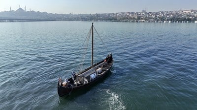 Bin yıllık Viking gemisi Saga Farmann İstanbul'da
