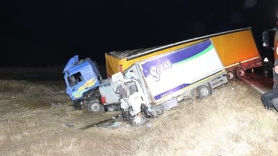Eskişehir'de tır ile kamyonetin çarpıştığı kazada 2 kişi öldü