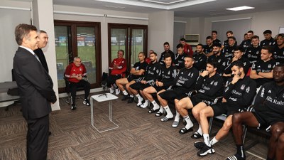 Feyyaz Uçar ve Samet Aybaba, Beşiktaşlı futbolcularla bir araya geldi