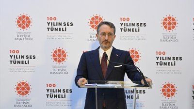 Fahrettin Altun 100 Yılın Ses Tüneli sergisinde...100'üncü yılı birlikte kutlanmaya devam edeceğiz