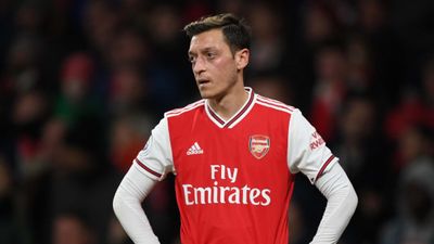 Mesut Özil'den Leonardo DiCaprio'ya 25 yaş göndermesi