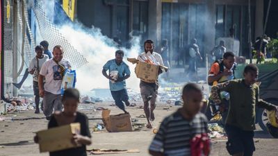 Papua Yeni Gine'de polis greve gidince yağmalar başladı