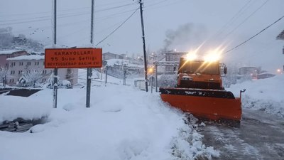 Şırnak'ta kar kalınlığı 1 metreyi aştı! 20 köy yolu kapandı
