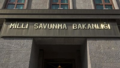 MSB'den şehitlere saygı duruşunda bulunan öğrencilere teşekkür