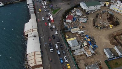 Bağdat Caddesi girişinde trafik kilitlendi! Metro engeli esnafı isyan ettirdi...