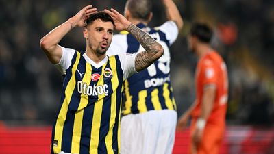 Rade Krunic, Fenerbahçe formasını ilk kez giydi