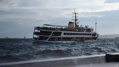 İstanbul'da vapur seferlerine fırtına engeli