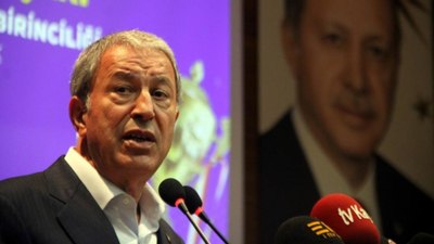 Hulusi Akar'dan terörle mücadelede kararlılık mesajları