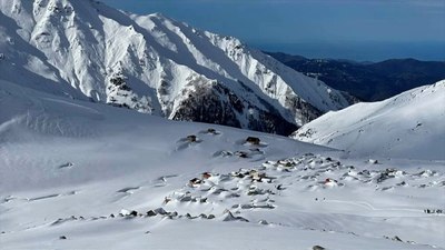 Kaçkar Dağları'nda heliski heyecanı: 4 ülkeden 16 sporcu karlı zirvelerde