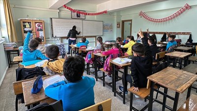 Hatay'da depremin yıl dönümünde eğitime 1 gün ara verildi