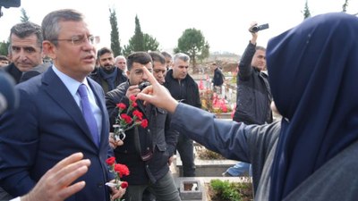 Gaziantep'te Özgür Özel'in deprem şehitliği ziyaretine afetzededen sert tepki