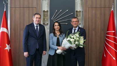 İstanbul'da DEM Parti ile sıkı pazarlık... CHP'de adayların belirleneceği toplantı ertelendi